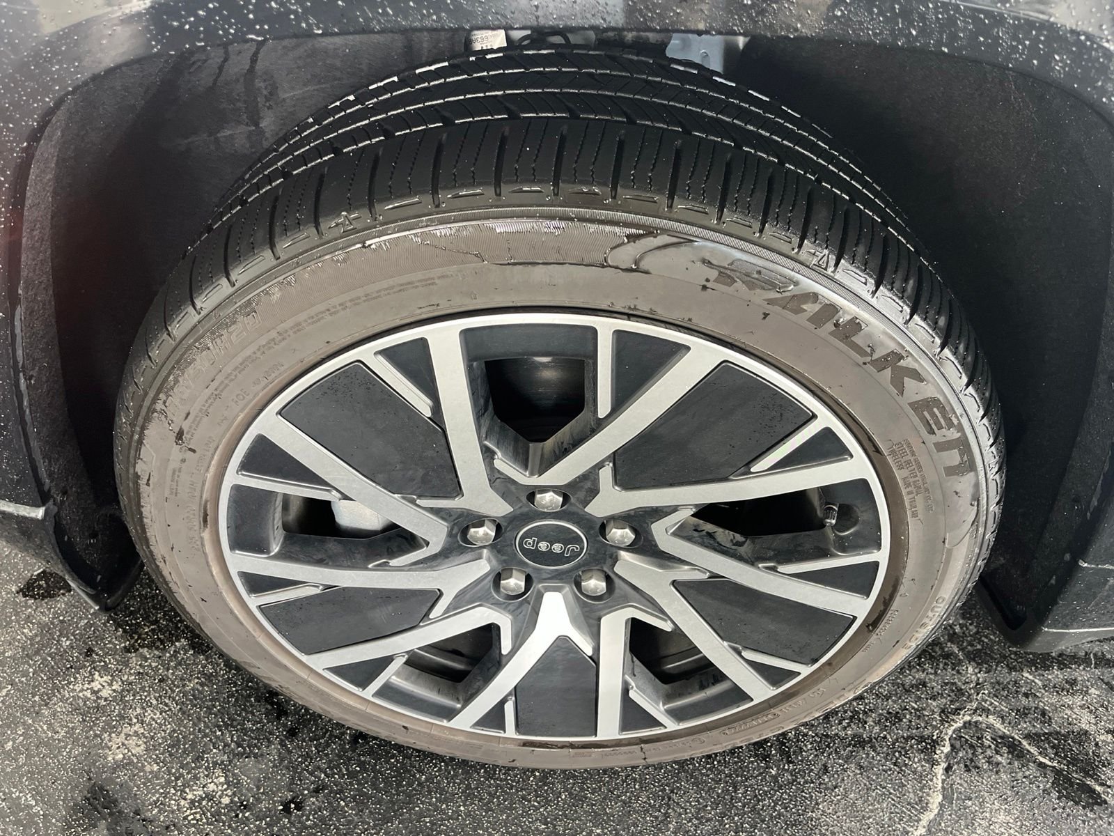 Used 2025 White Jeep Limited image 6