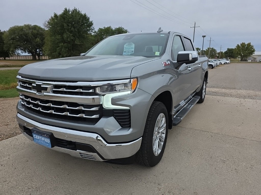 2025 Chevrolet Silverado 1500 LTZ photo 2