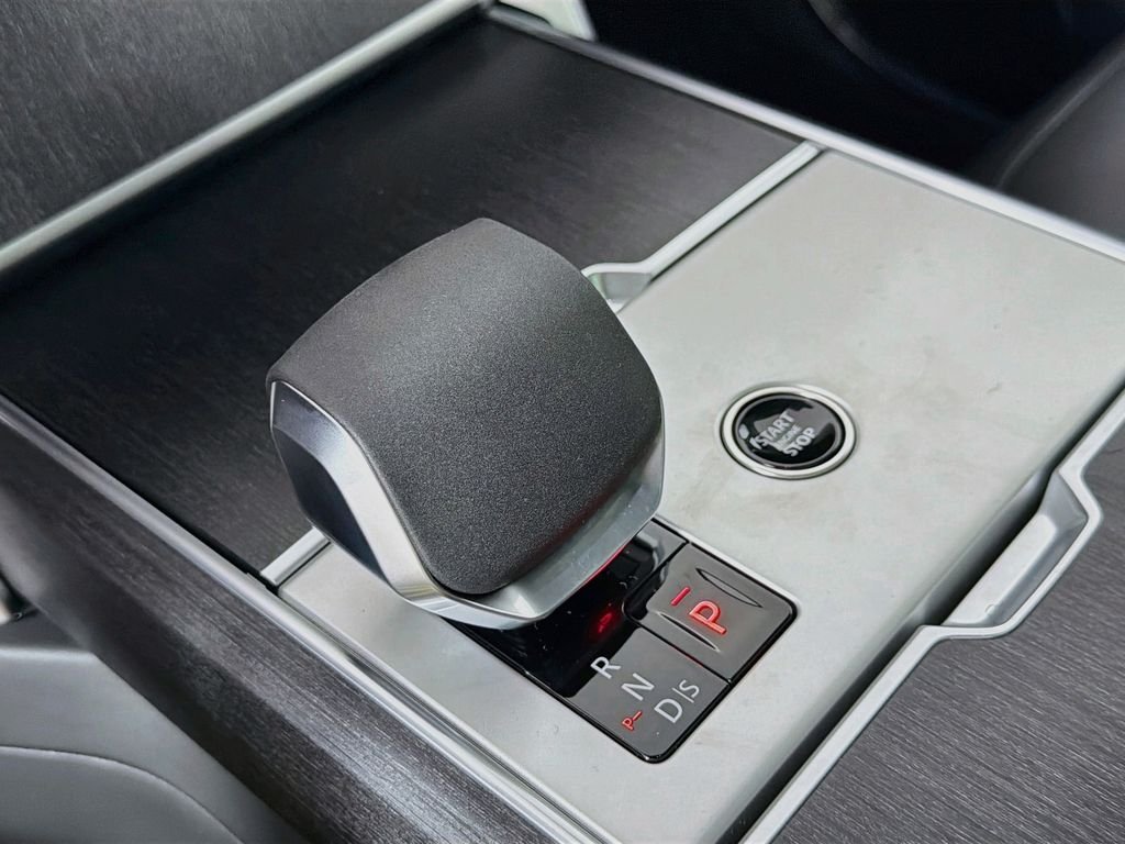 New 2026 Fuji White Land Rover SE 7 Seats image 17
