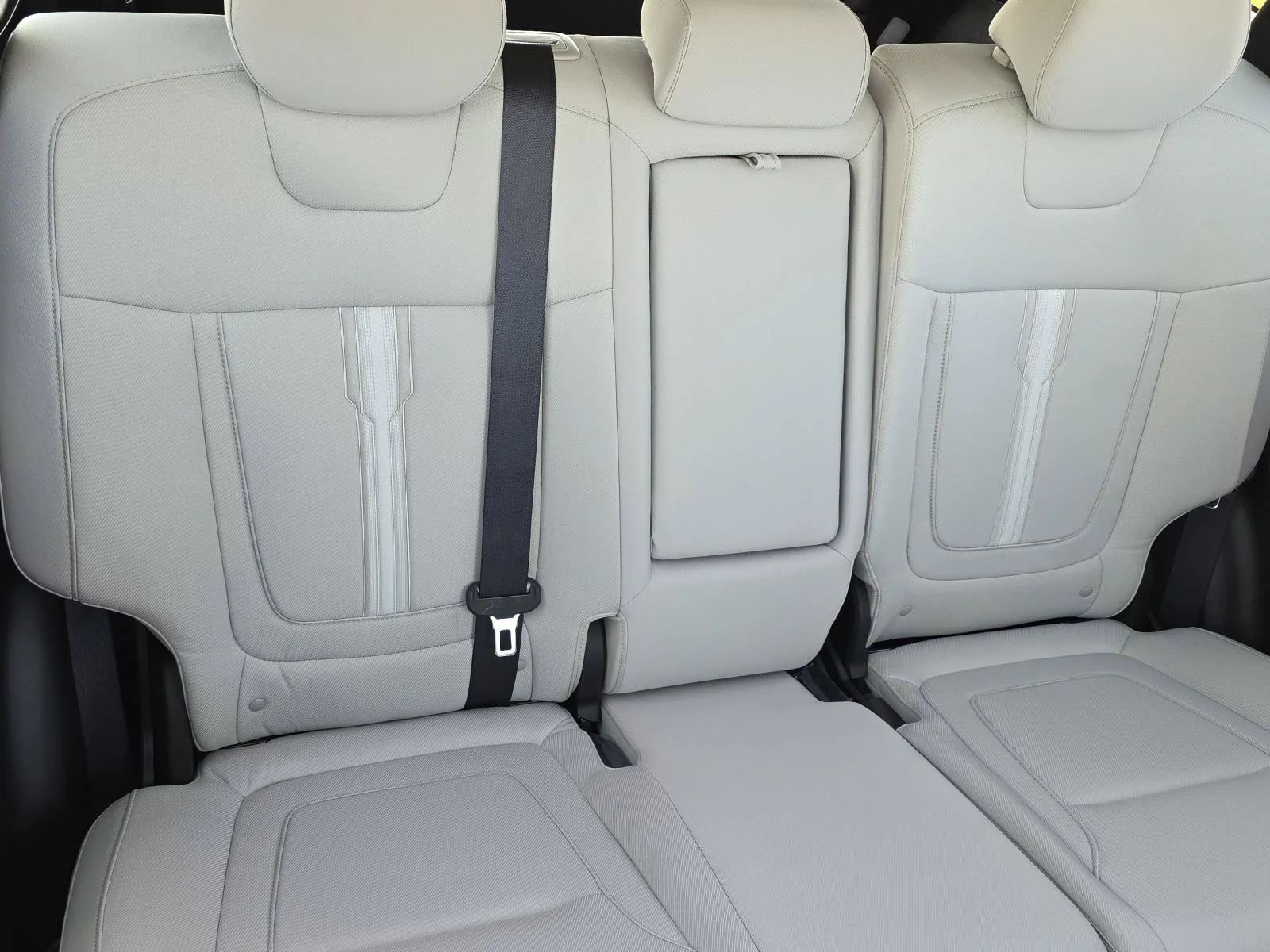 Used 2025 Ultimate Red Hyundai SEL image 18