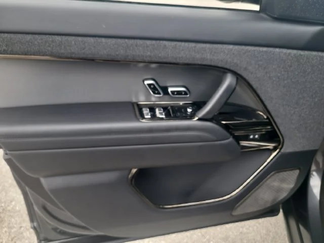 Used 2025 Black Land Rover Dynamic SE image 17