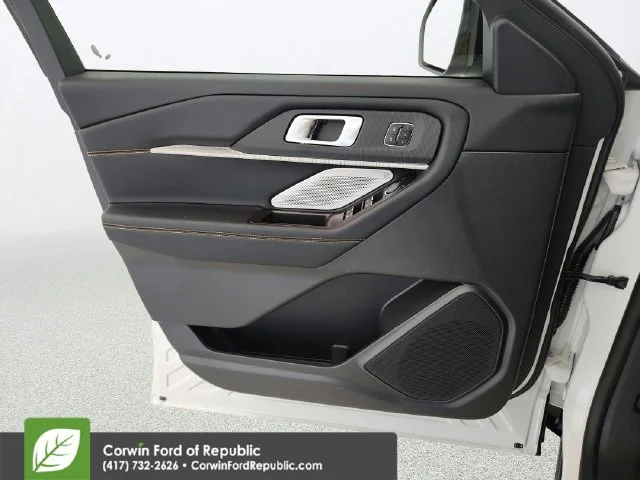 New 2026 Star White Metallic Tri-Coat Ford Tremor® image 59