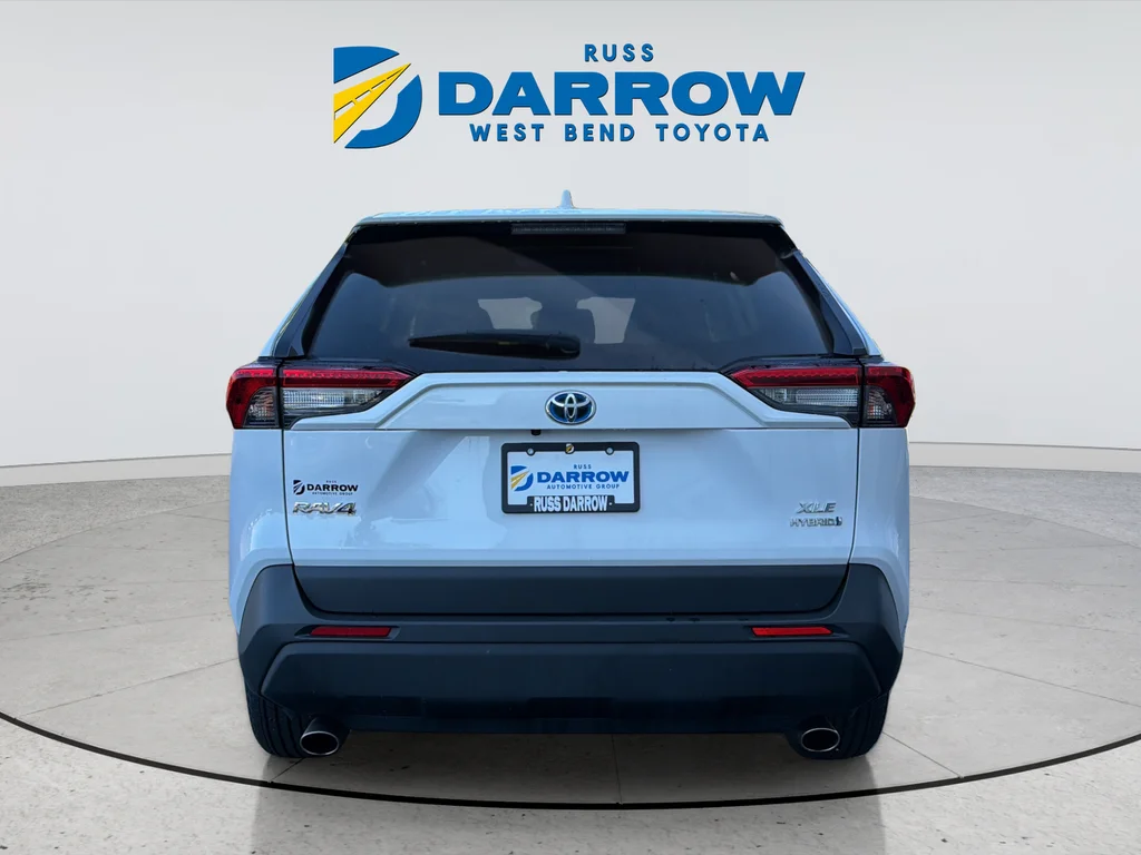 Used 2022 White Toyota XLE image 4