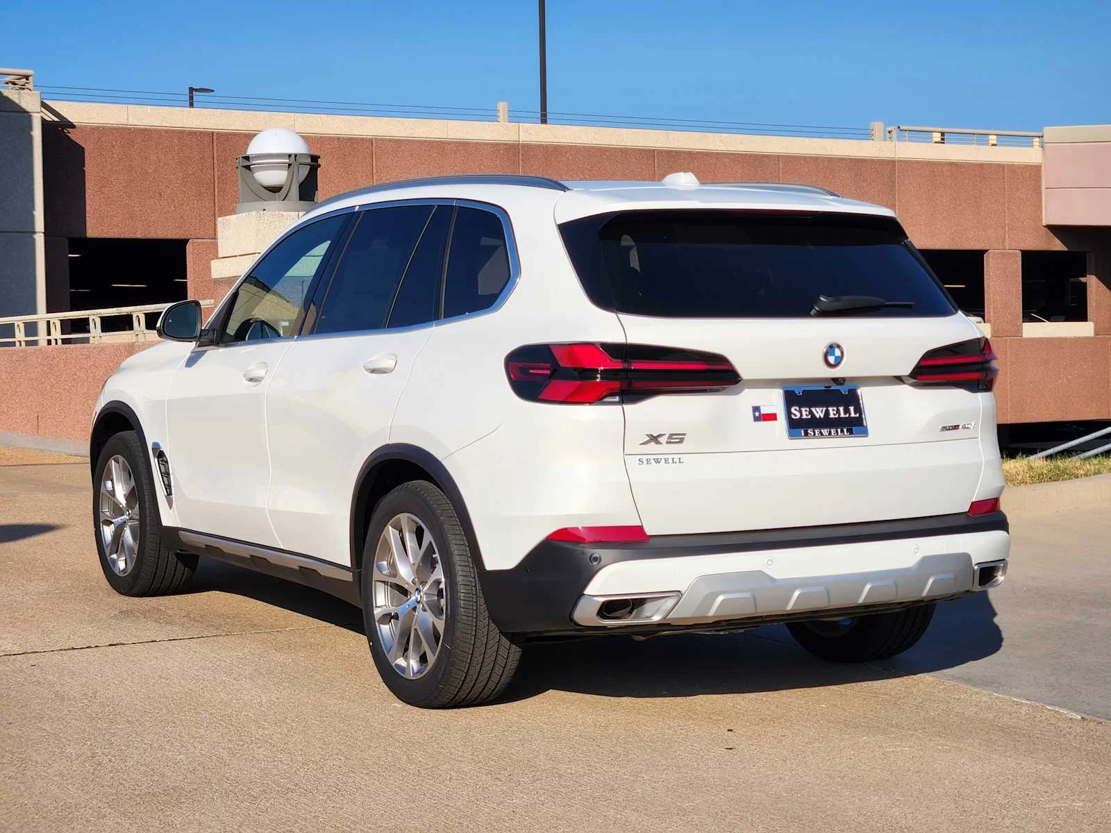 New 2026 Alpine White BMW sDrive40i image 3