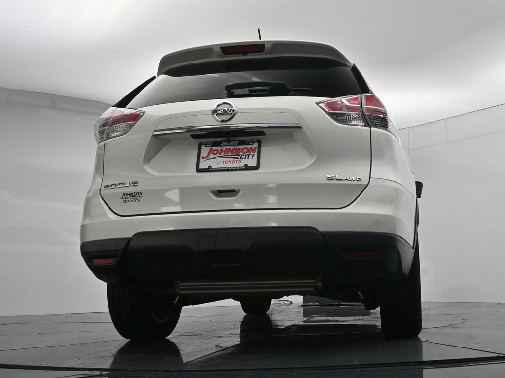 Used 2016 White Nissan SL image 36