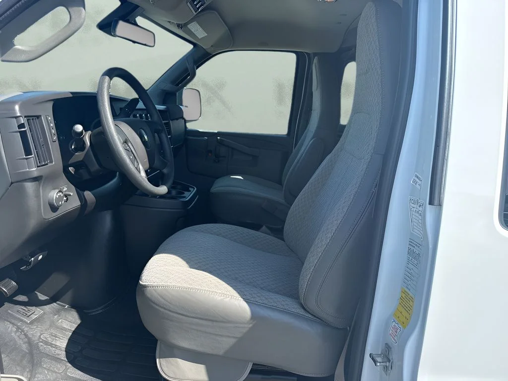 Used 2025 White Chevrolet LT image 9