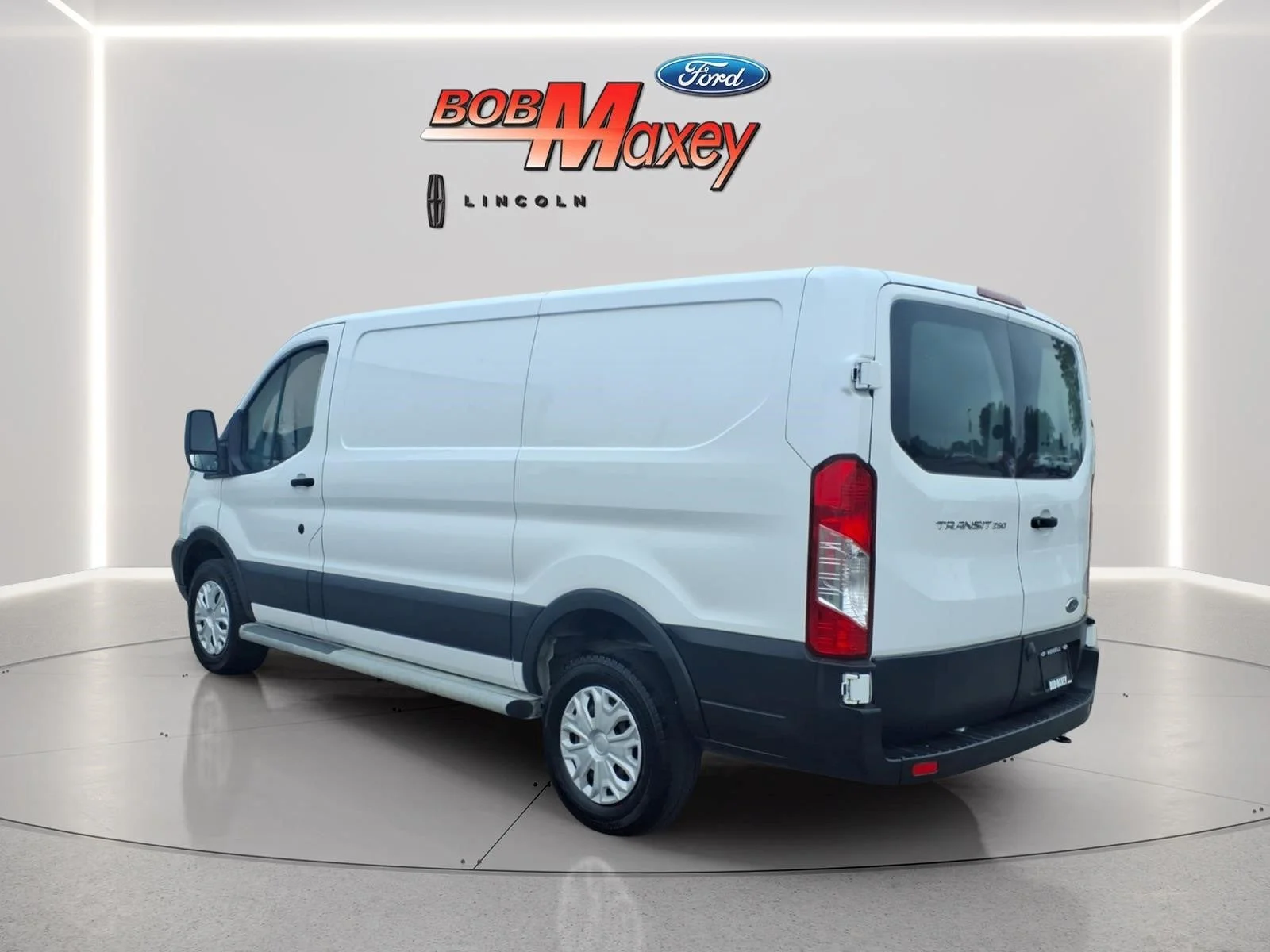 Used 2019 Oxford White Ford Base image 7