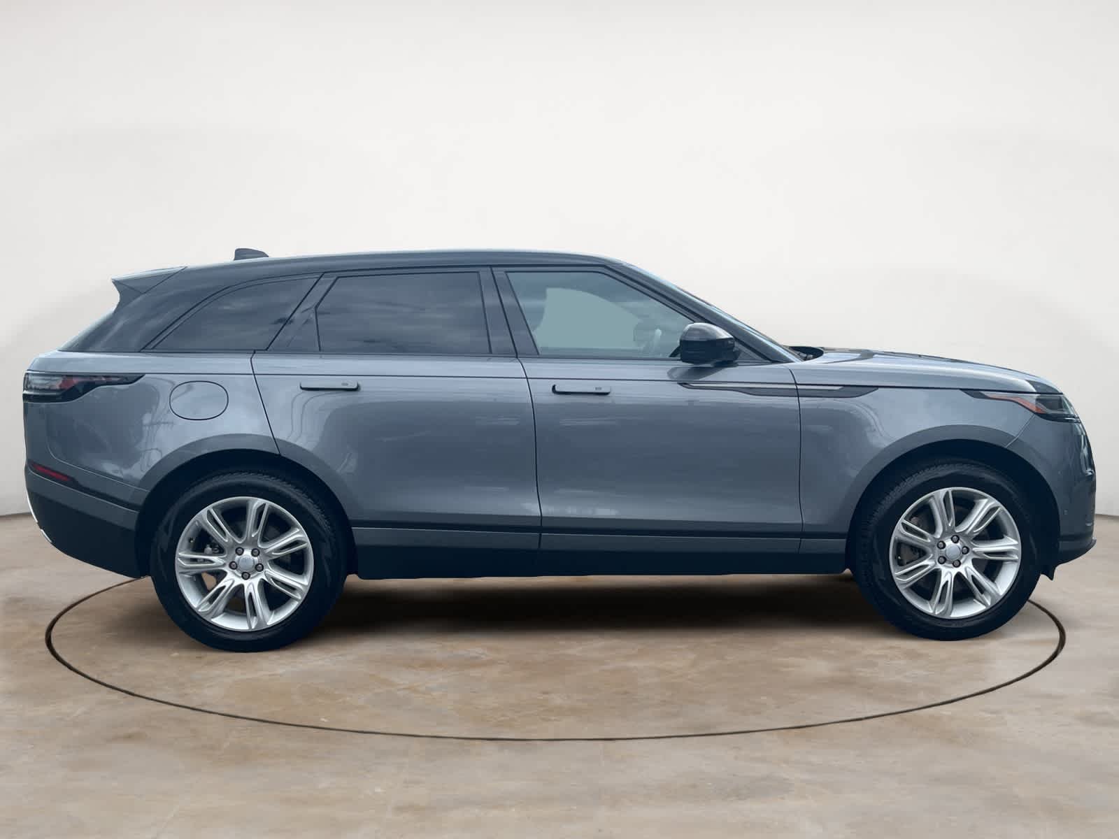Certified Used 2026 Zadar Grey Premium Metallic Land Rover S image 6