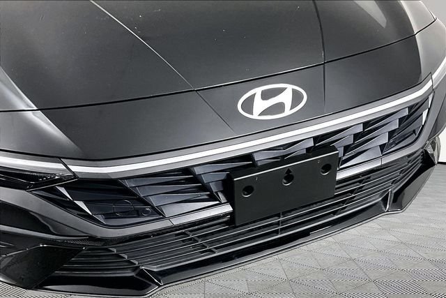 Used 2026 Black Hyundai SE image 28
