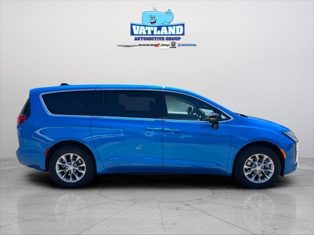 New 2027 Hydro Blue Pearl-Coat Exterior Paint Chrysler Select image 6