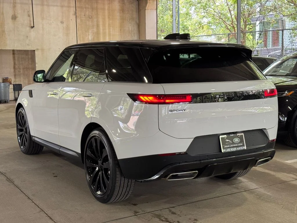 New 2026 Fuji White Land Rover SE image 6