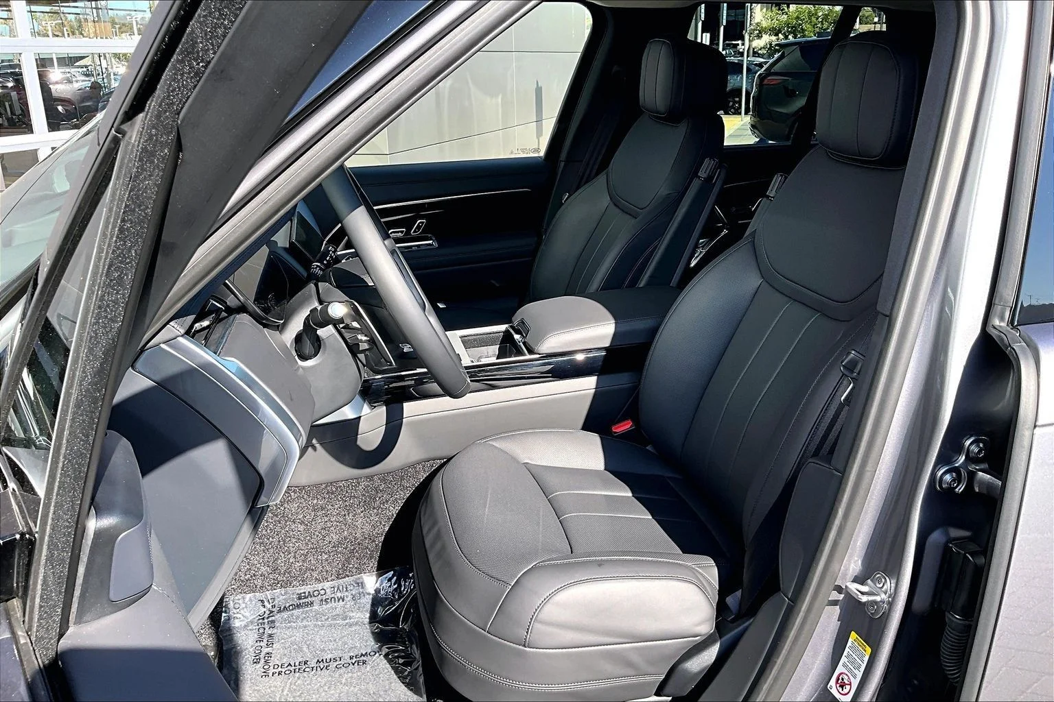 New 2026 Eiger Grey Land Rover SE image 9
