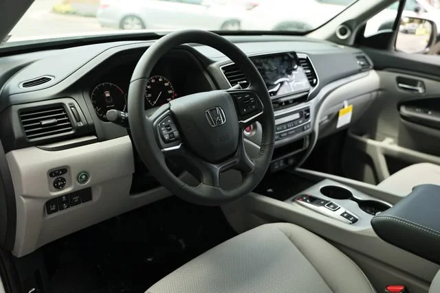New 2026 Platinum White Honda RTL image 22