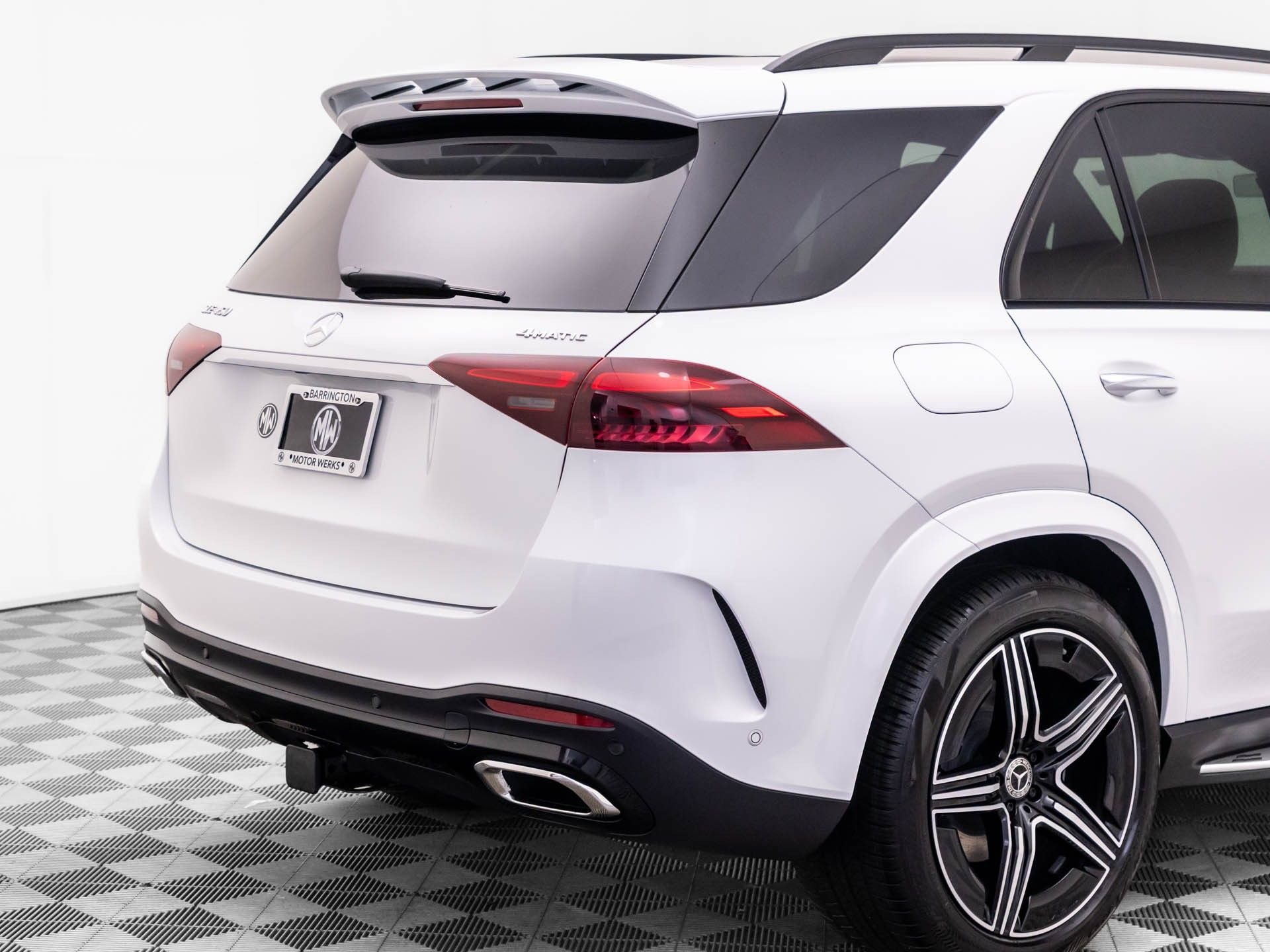 New 2026 MANUFAKTUR Moonlight White Metallic Mercedes-Benz GLE 450 image 38