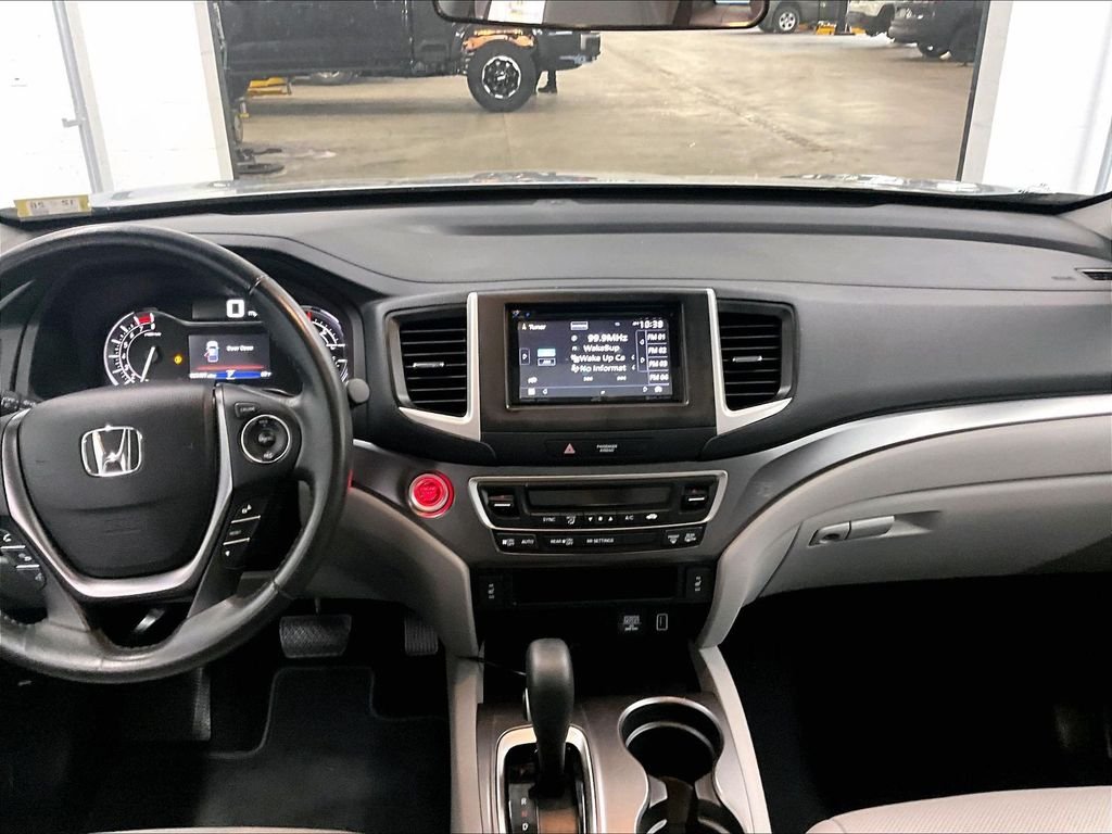 Used 2019 Silver Honda RTL image 18
