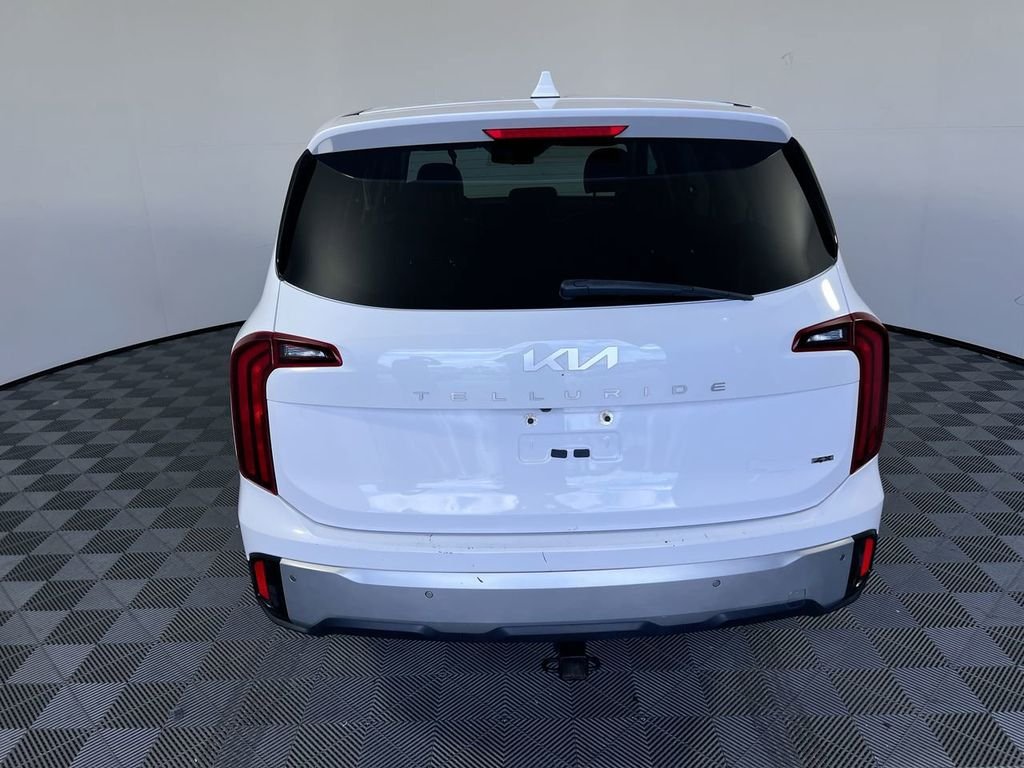 Used 2023 White Kia LX image 4