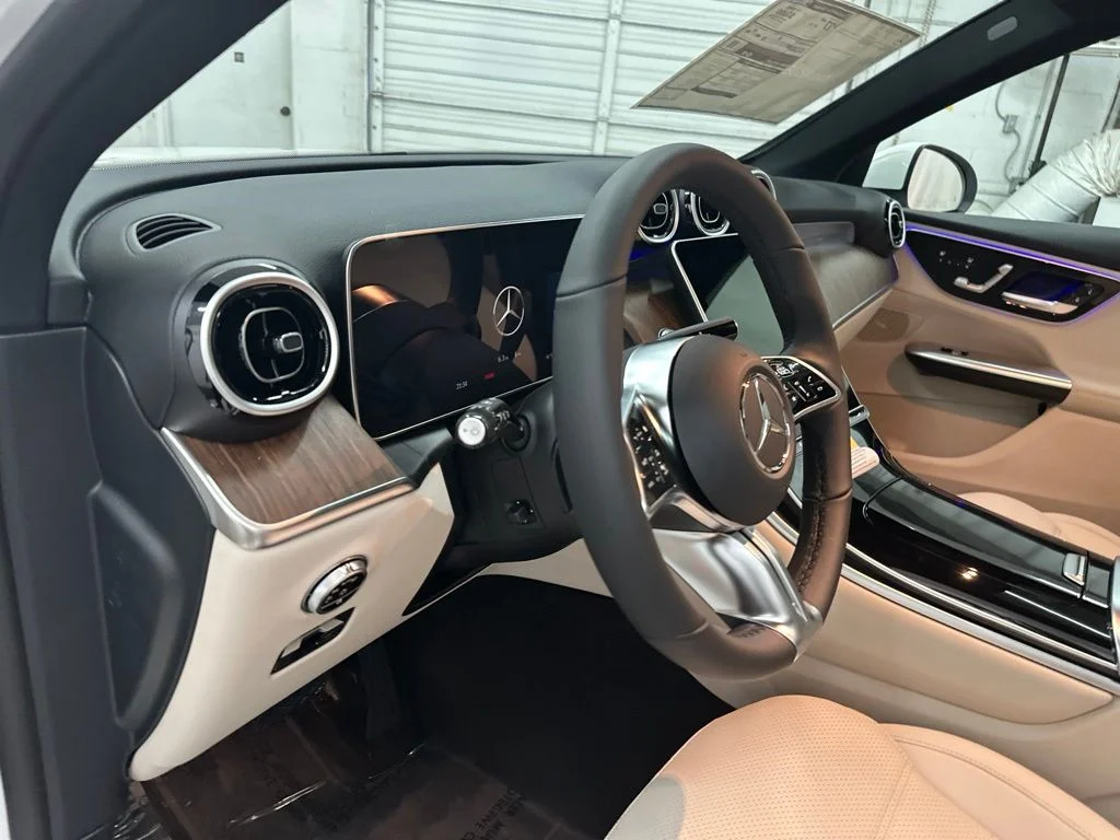 New 2027 White Mercedes-Benz GLC 300 image 13