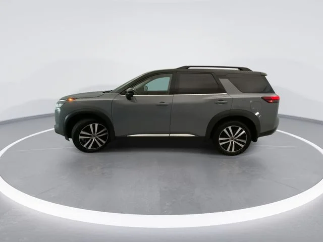 Used 2024 Gray Nissan Platinum image 5