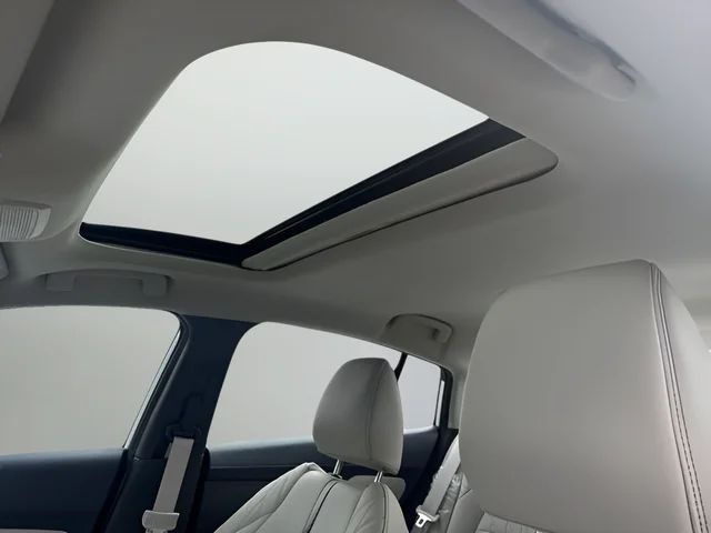 New 2026 White Nissan SL image 18