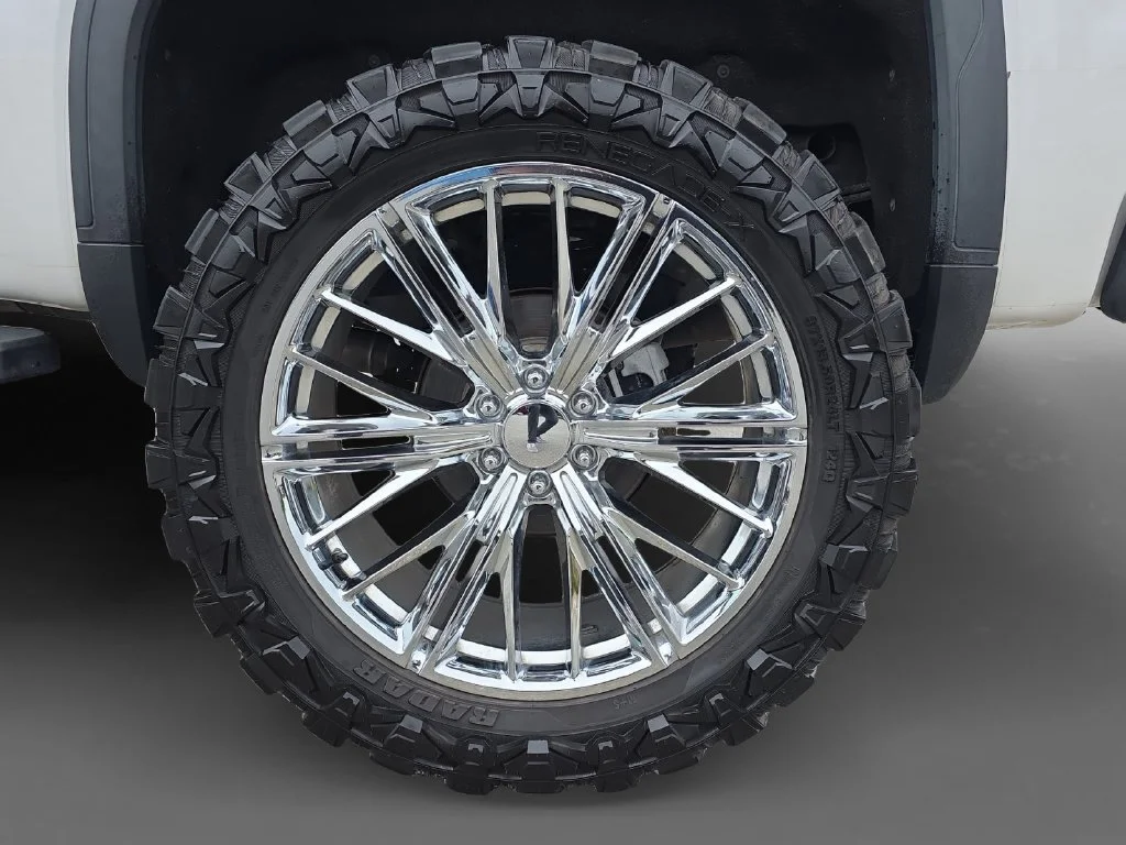 Used 2021 White GMC Denali image 9
