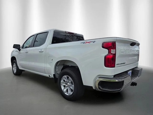 Used 2025 Summit White Chevrolet LT image 3