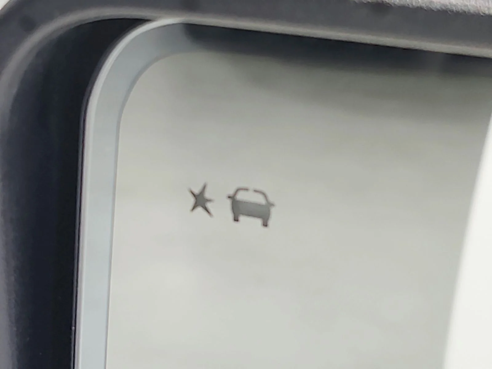 Used 2022 White GMC AT4 image 23