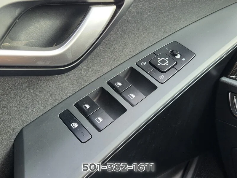 Used 2025 Snow White Pearl KIA LX FWD image 32