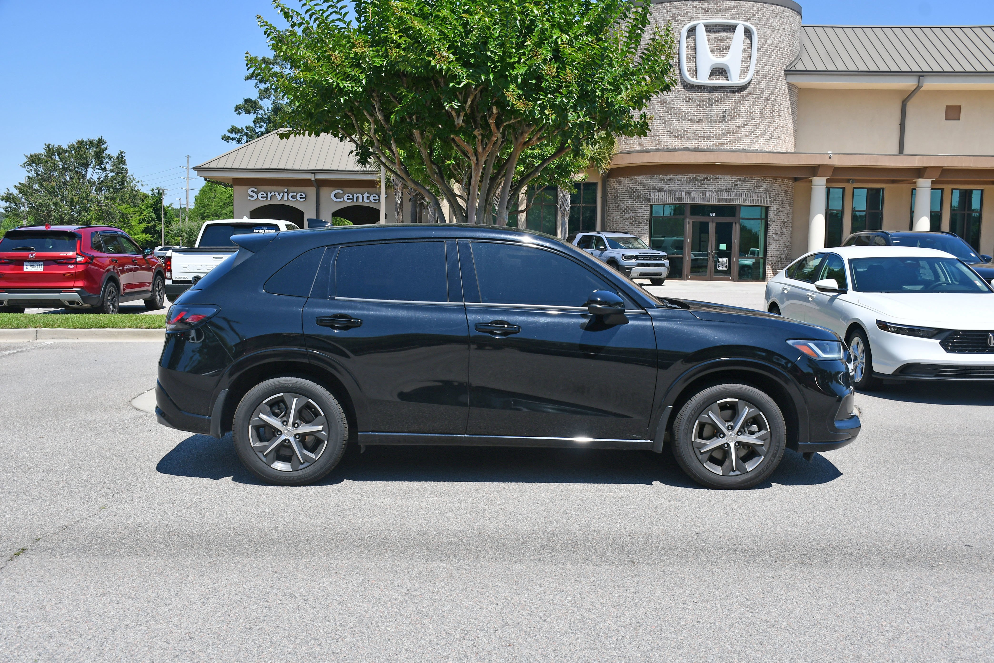 Used 2023 Black Honda EX-L image 4