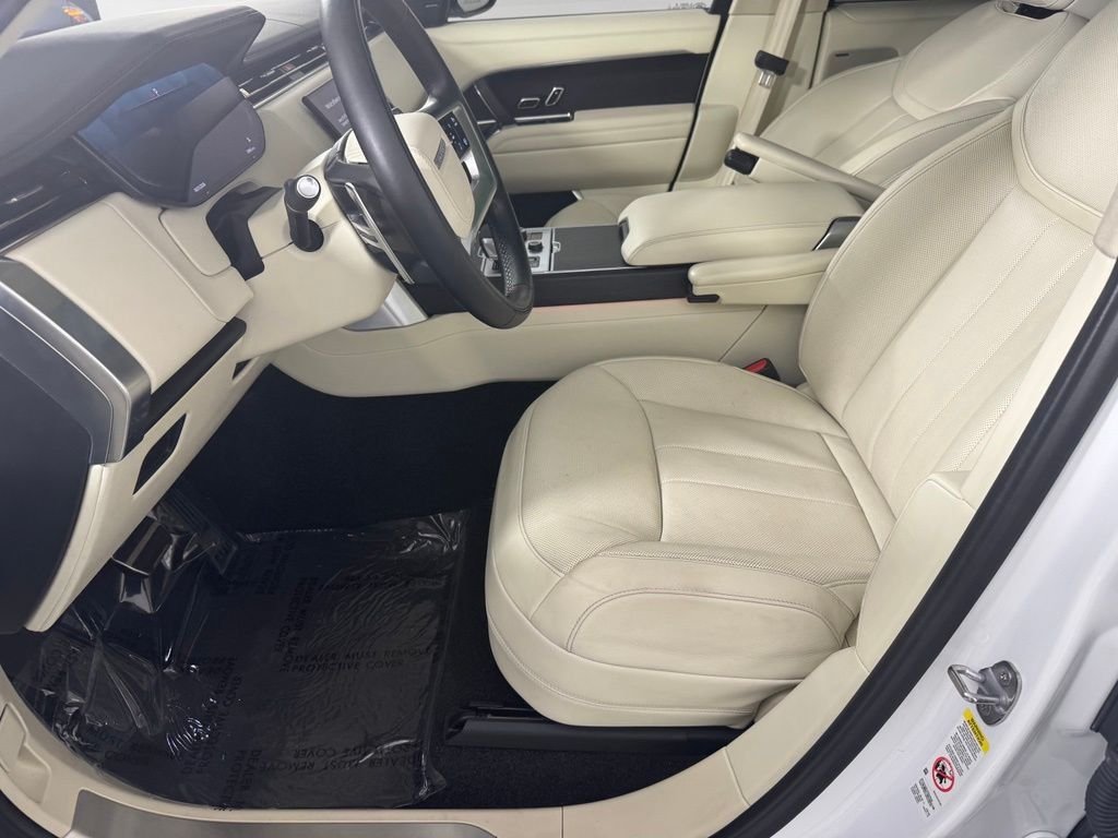 Certified Used 2023 Ostuni White Pearl Land Rover SE image 13