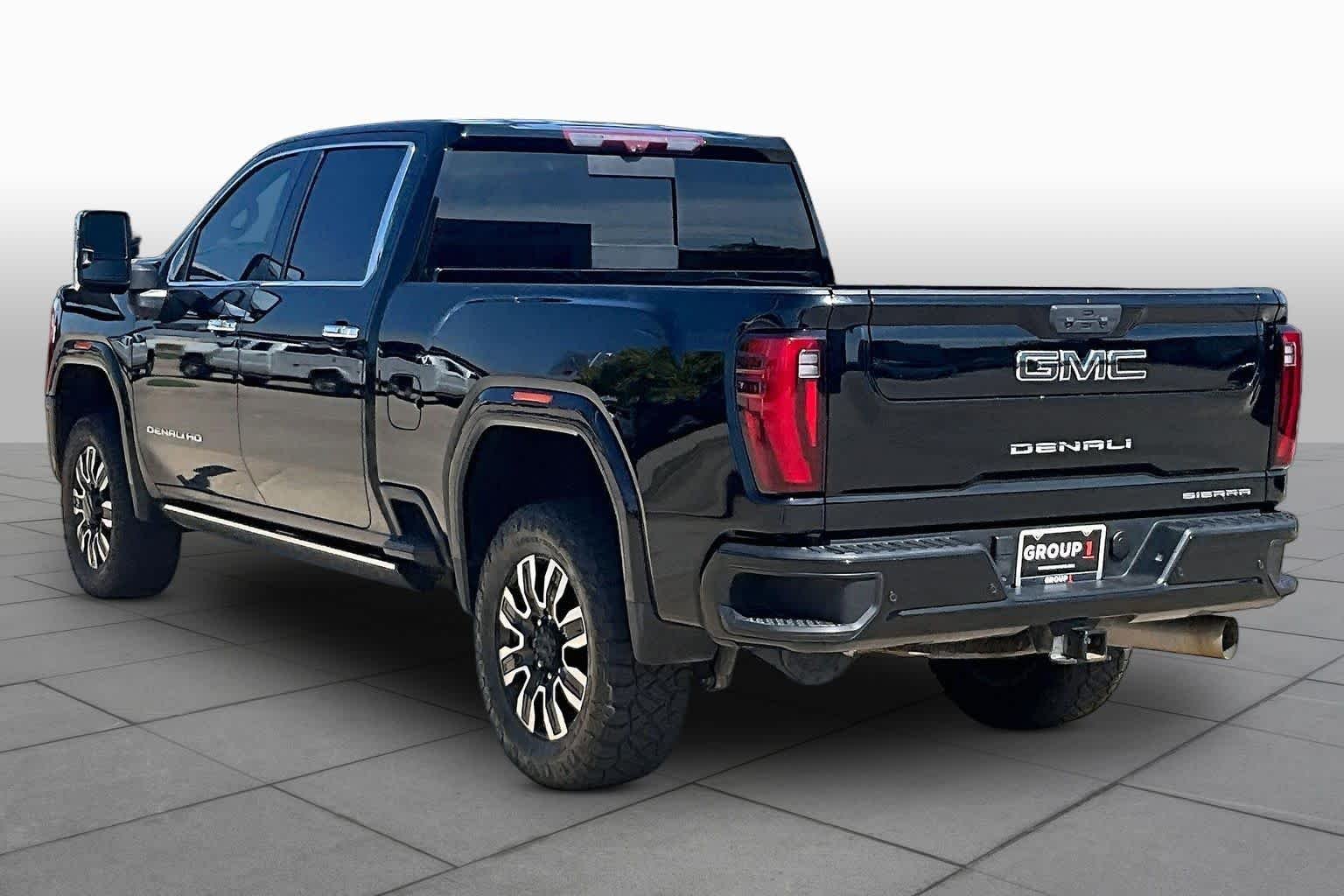 Used 2024 Onyx Black GMC Denali Ultimate image 10
