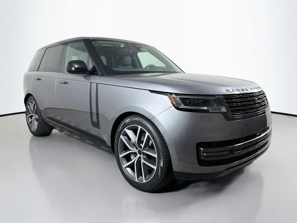 New 2026 Eiger Grey Land Rover SE image 3