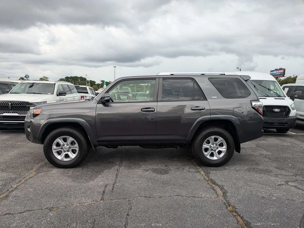Used 2018 Magnetic Gray Metallic Toyota SR5 Premium image 7