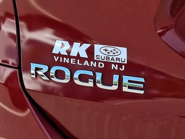 Used 2016 Red Nissan SL image 32