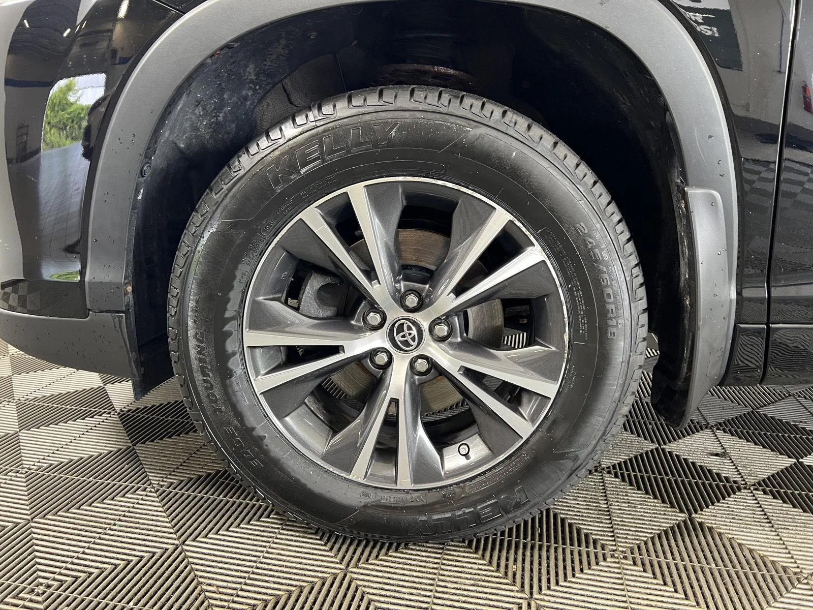 Used 2018 Bk Toyota LE image 33