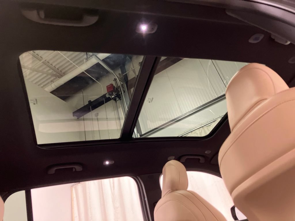 New 2026 Diamond Black Crystal Pearl-Coat Exterior Paint Jeep Limited image 11
