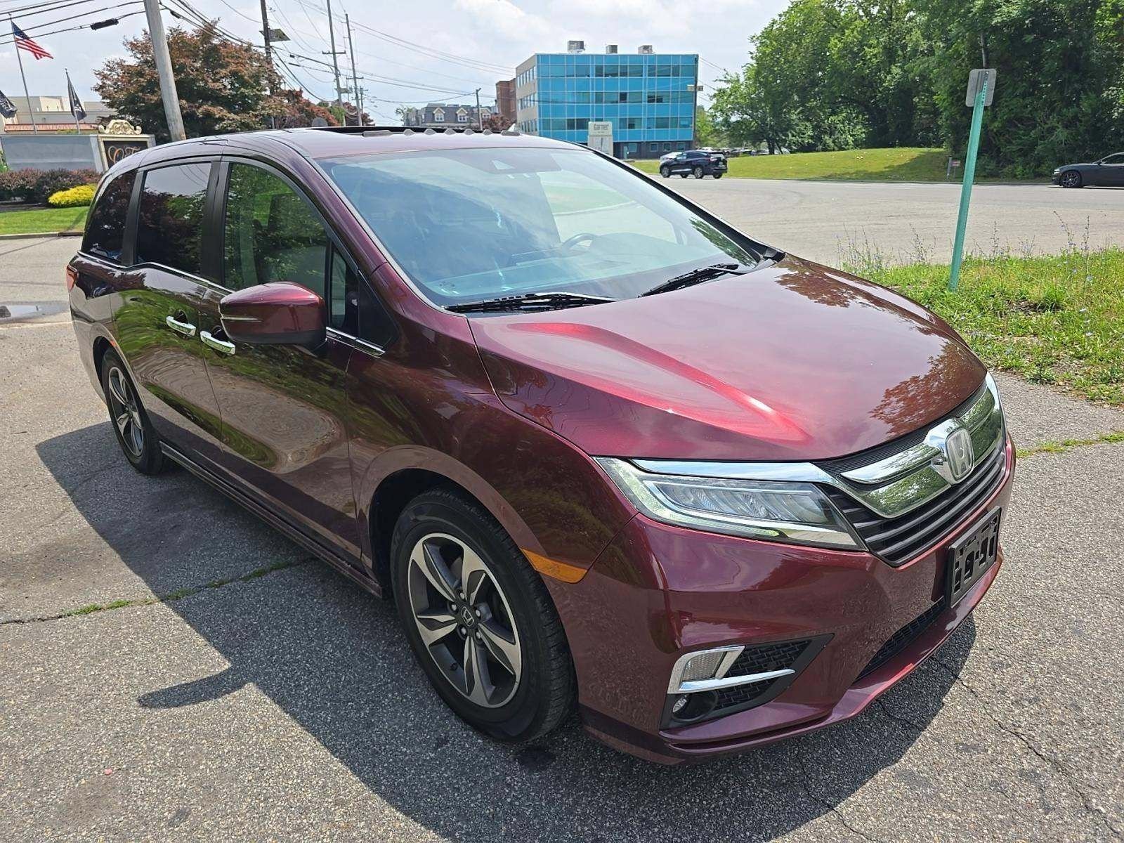 Used 2018 Deep Scarlet Pearl Honda Touring image 4