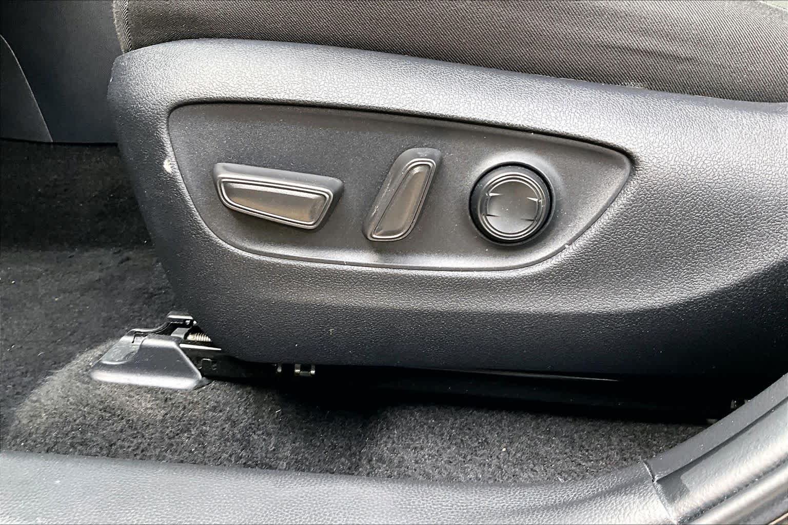Used 2025 Magnetic Gray Metallic Toyota Hybrid XLE image 63