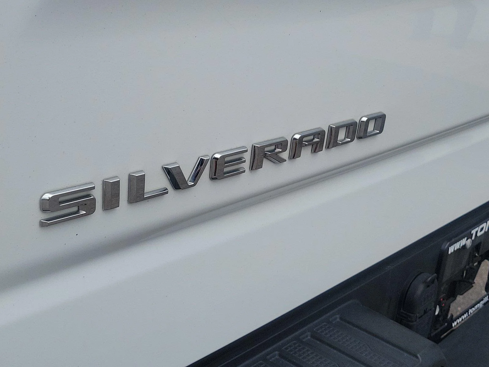 Used 2023 Summit White Chevrolet LT (2FL) image 9