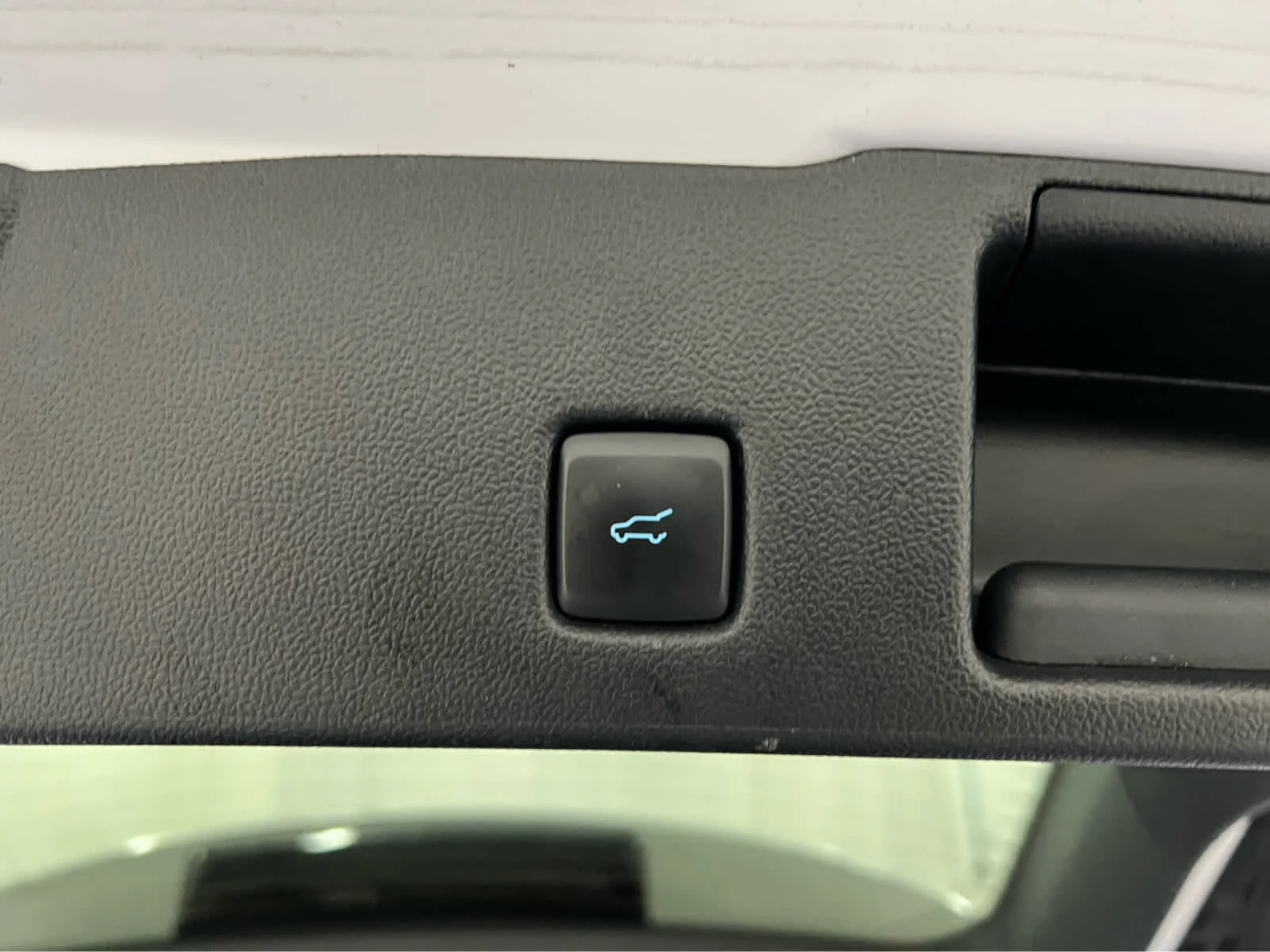 Used 2023 Oxford White Ford Active image 13