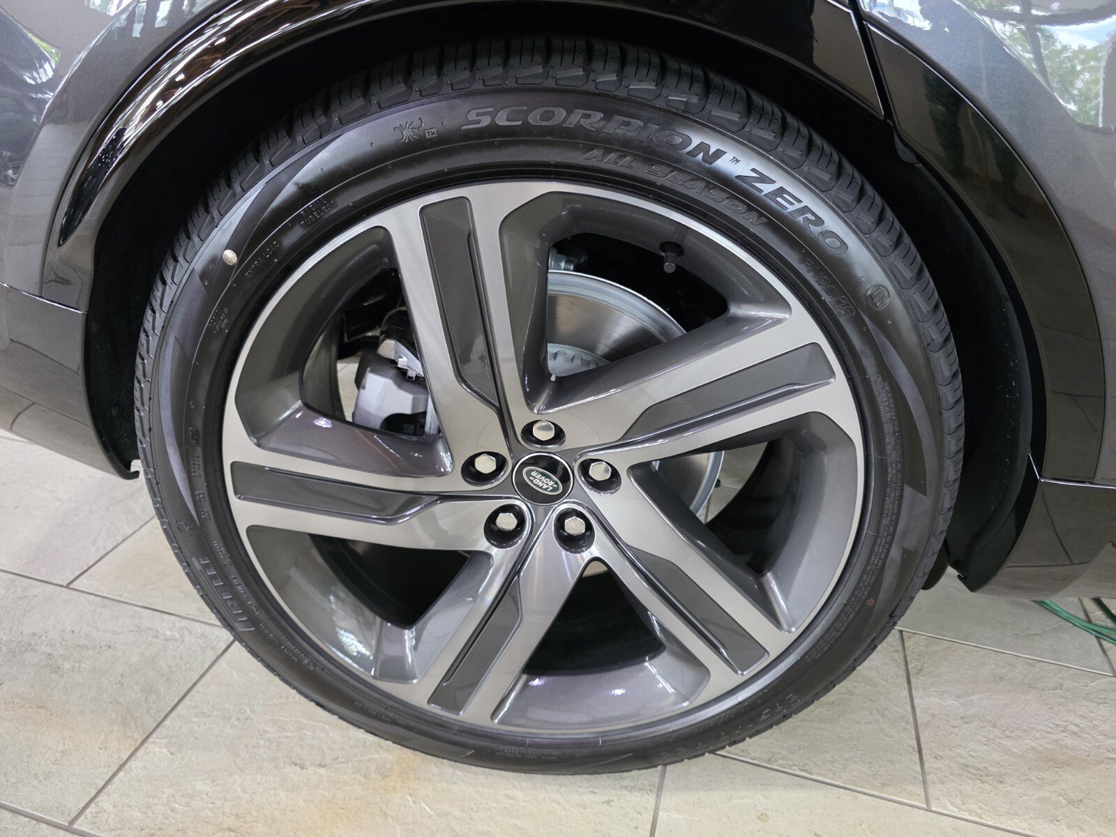 New 2026 Carpathian Grey Land Rover Dynamic SE image 9