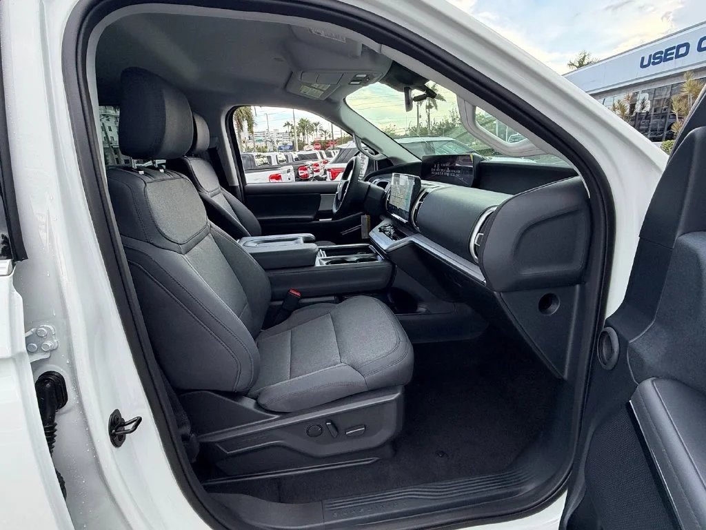 New 2027 Star White Metallic Tri-Coat Ford Active image 15