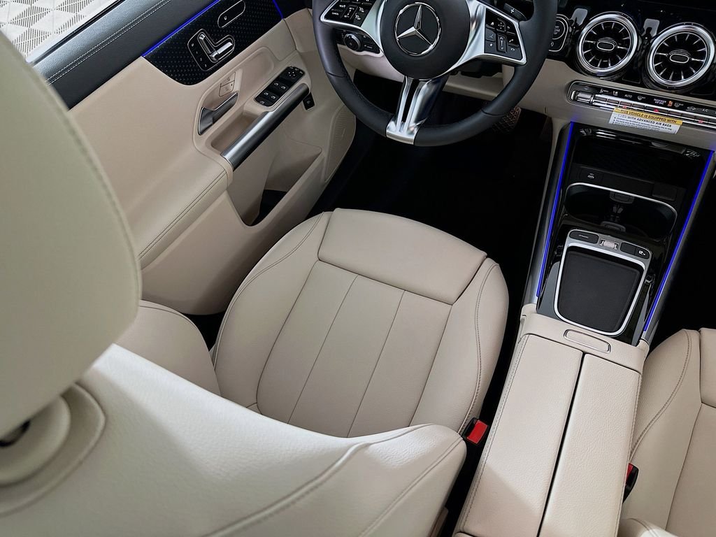 New 2026 MANUFAKTUR Patagonia Red Metallic Mercedes-Benz GLA 250 image 22