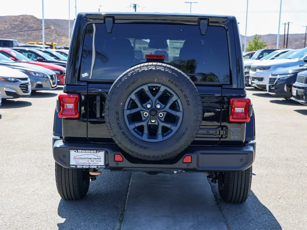 New 2026 Black Clear-Coat Exterior Paint Jeep  image 5