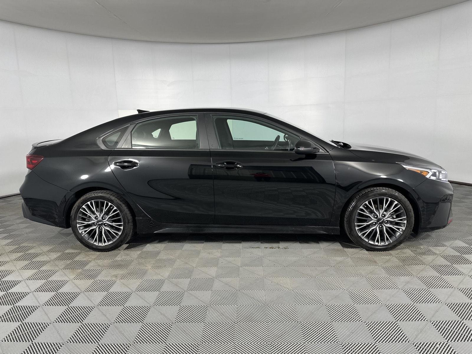 Used 2024 Aurora Black Pearl Kia GT-Line image 21