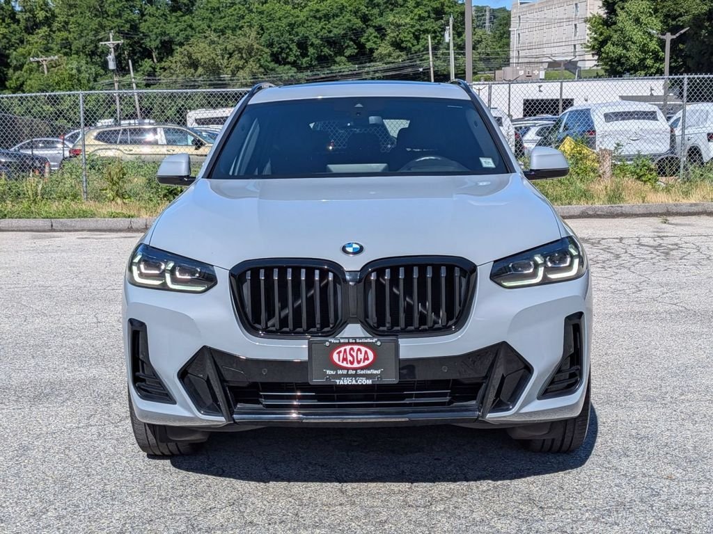 Used 2024 Gray BMW xDrive30i image 11