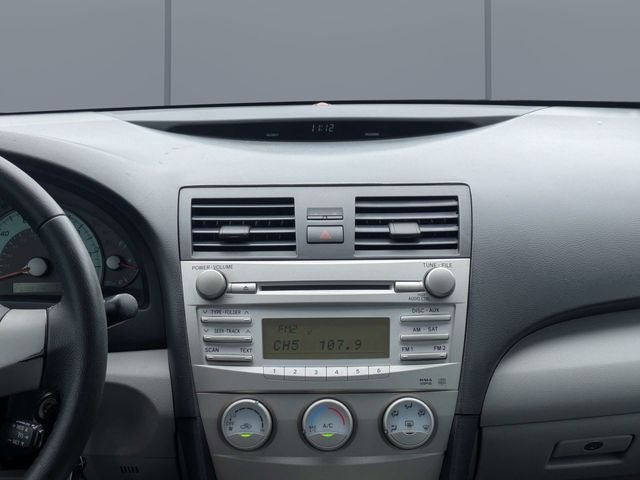 Used 2010  Toyota LE image 16