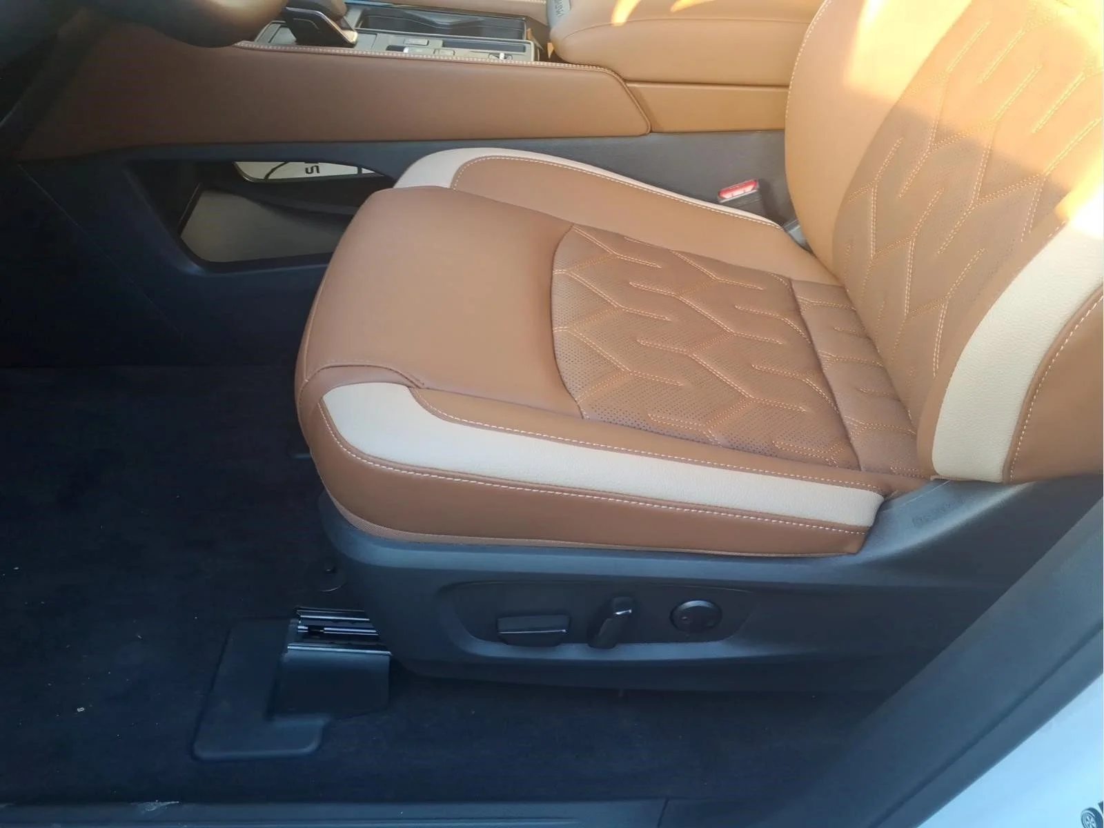 New 2026 Everest White Pearl TriCoat Nissan Platinum image 12