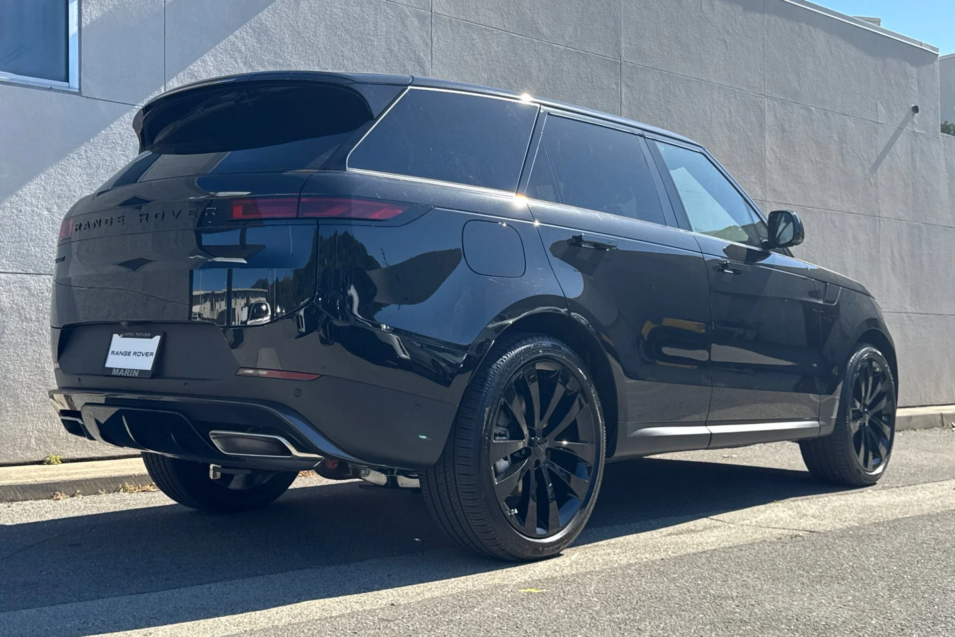 New 2026 Santorini Black Land Rover SE image 2