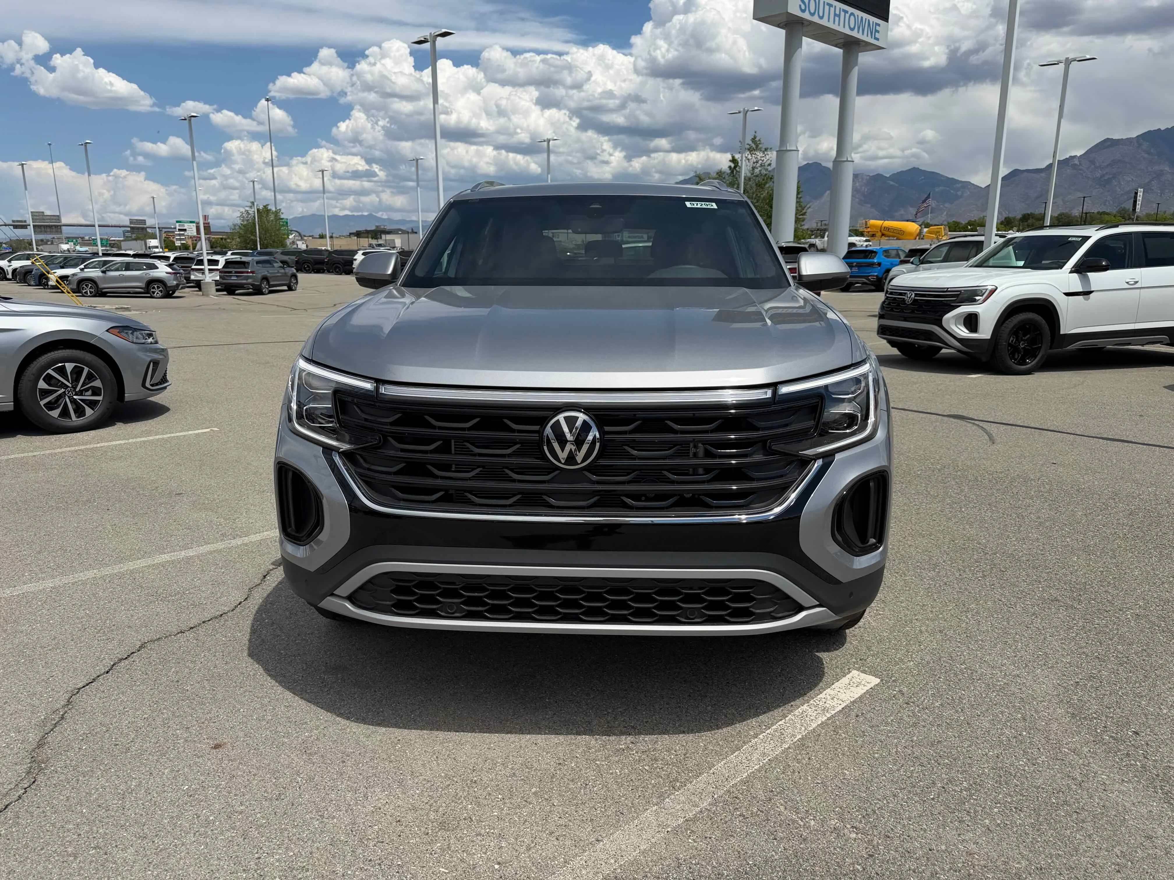 New 2026 Silver Mist Volkswagen 2.0T SE w/Technology image 10