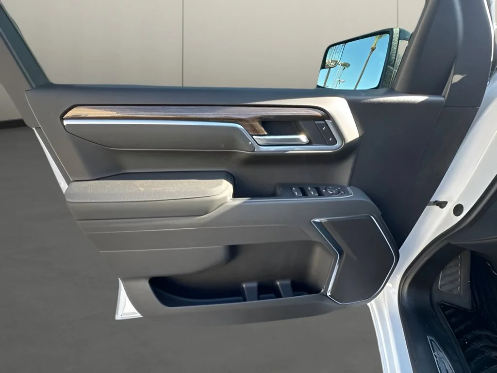 New 2026 Summit White Chevrolet RST image 12